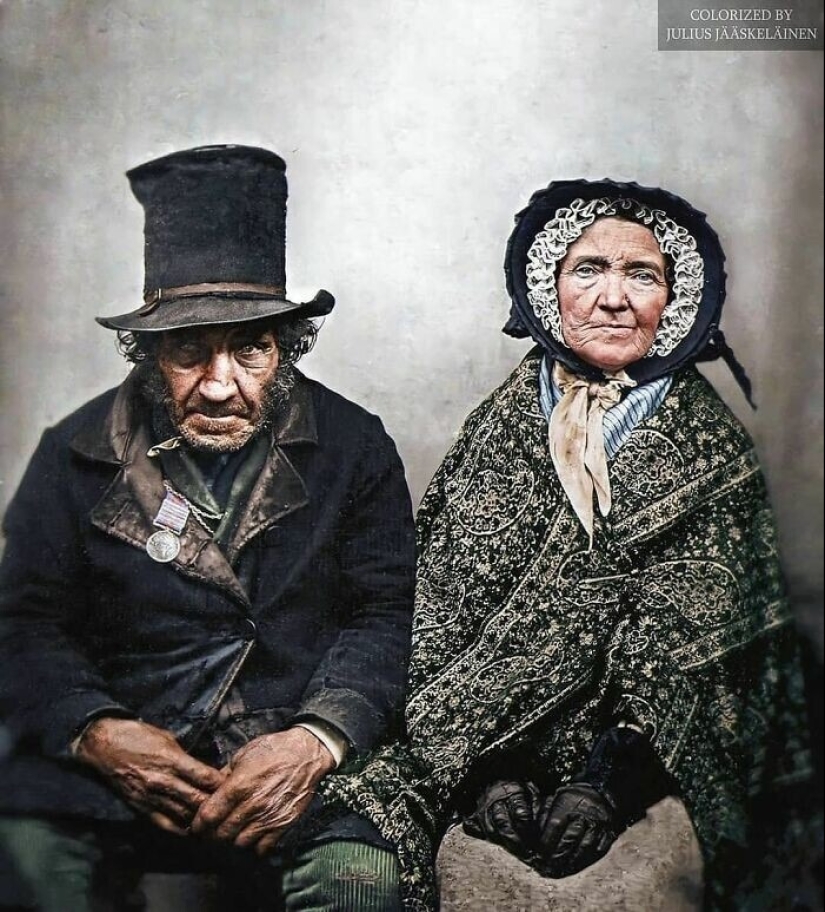 35 color photos from the past and the history behind them