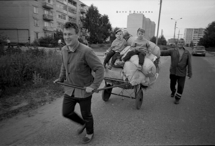 35 expressive photos about Russia in the wild 90s