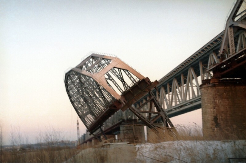 35 expressive photos about Russia in the wild 90s