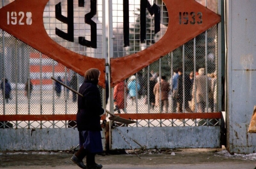 35 expressive photos about Russia in the wild 90s