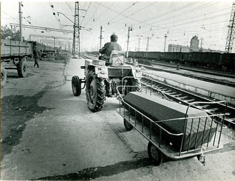 35 expressive photos about Russia in the wild 90s