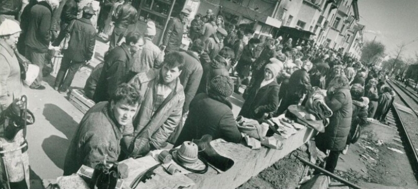 35 expressive photos about Russia in the wild 90s