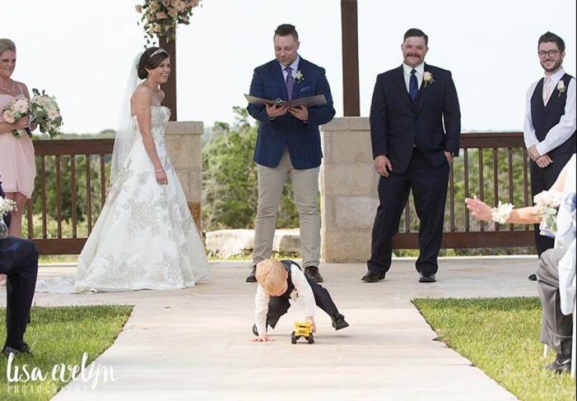 35 pruebas de que los niños son los invitados a la boda más infelices