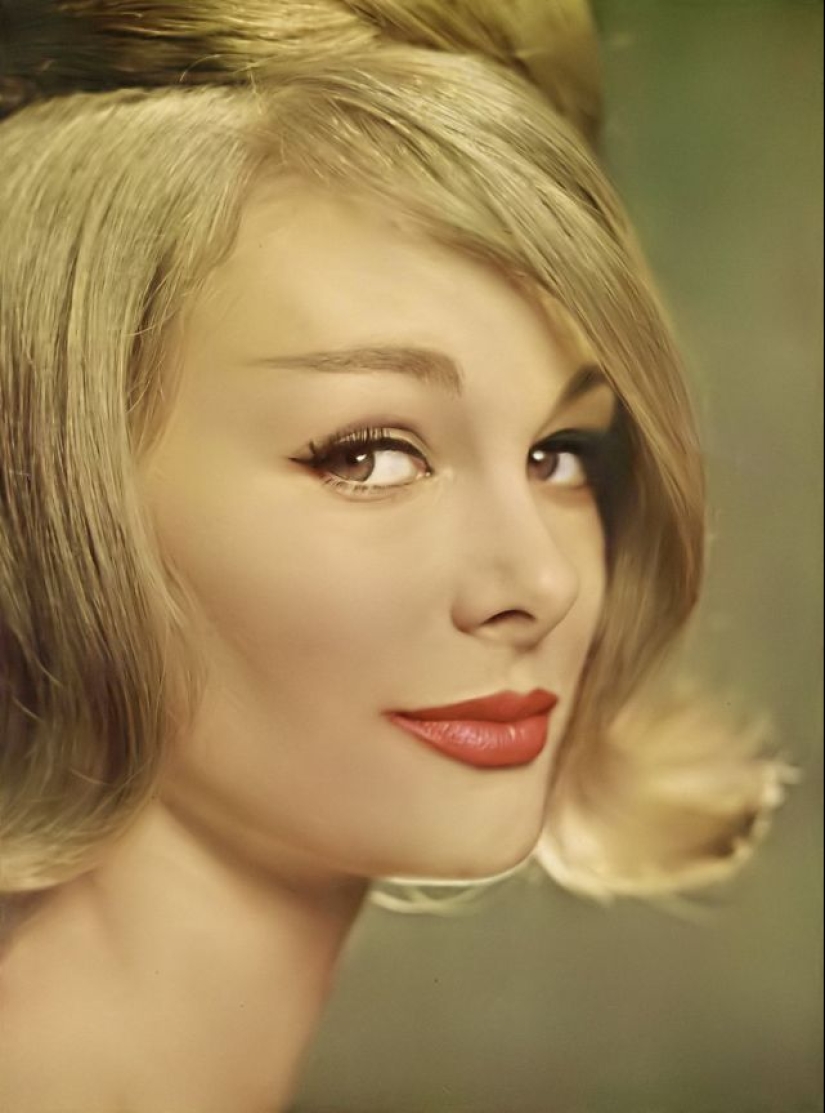 35 stunning photos of the classic model Monique Chevalier of the 1950s and 60s