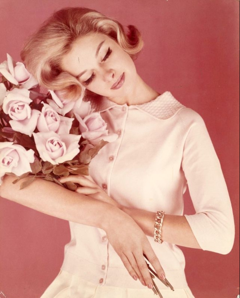 35 stunning photos of the classic model Monique Chevalier of the 1950s and 60s