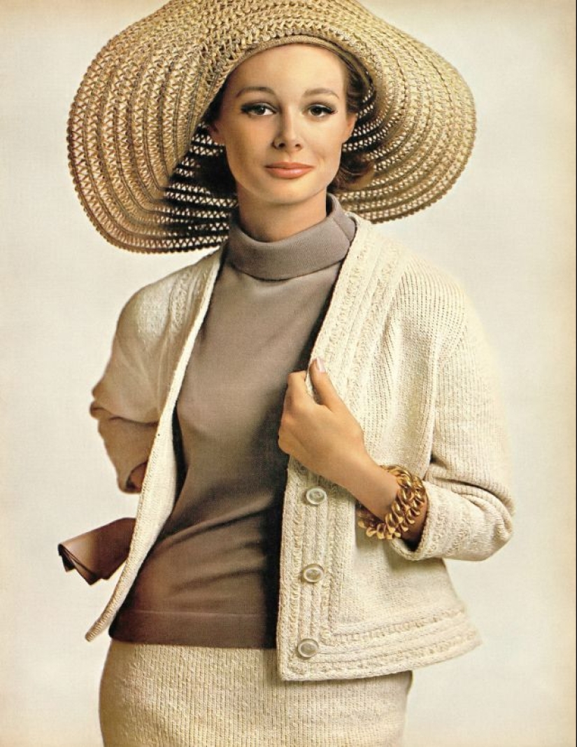 35 stunning photos of the classic model Monique Chevalier of the 1950s and 60s