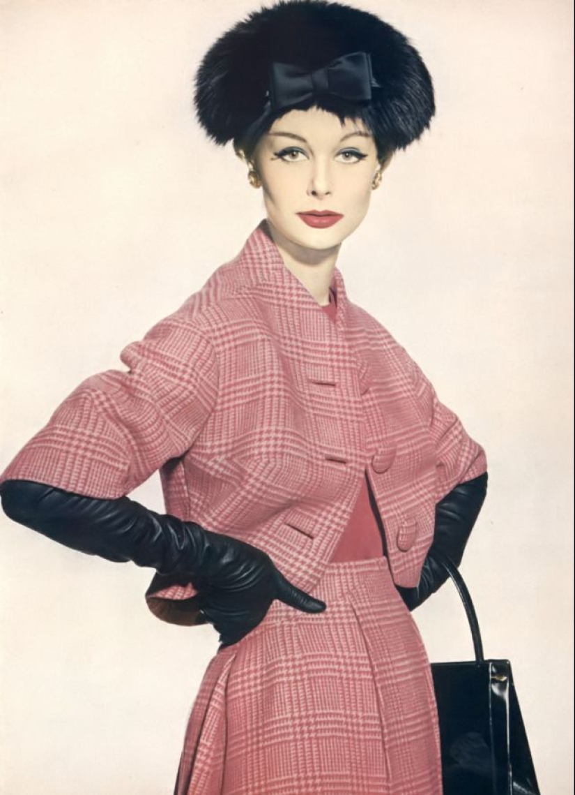 35 stunning photos of the classic model Monique Chevalier of the 1950s and 60s