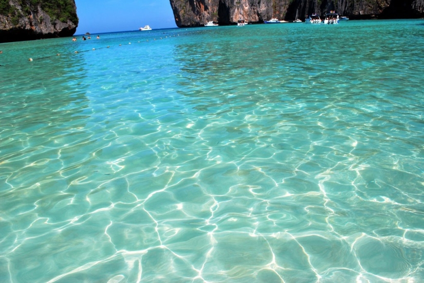 35 unique places of the planet that will surprise with crystal clear water