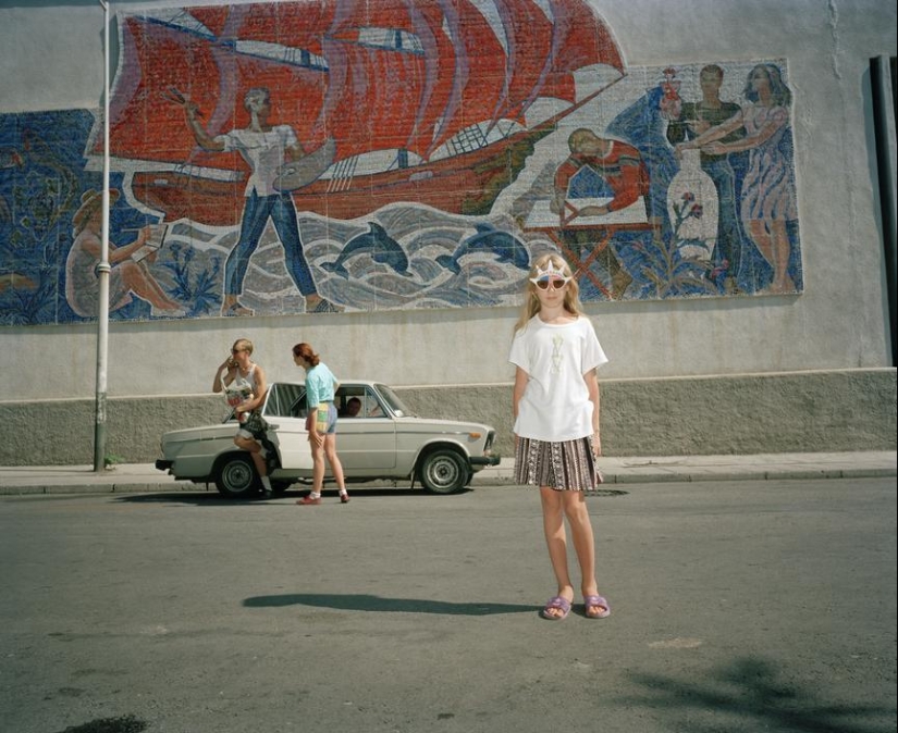 40 nostalgic frames: Yalta 90‑ies in the lens of British photographer