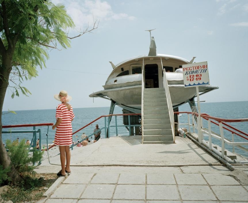 40 nostalgic frames: Yalta 90‑ies in the lens of British photographer