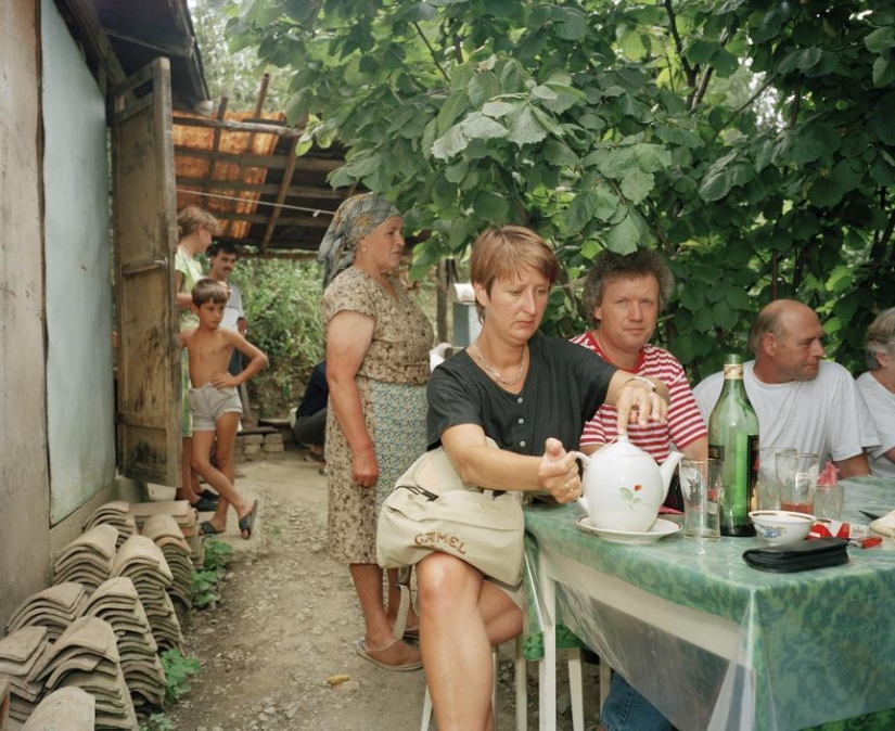 40 nostálgico marcos: Yalta 90‑s en el lente del fotógrafo Británico