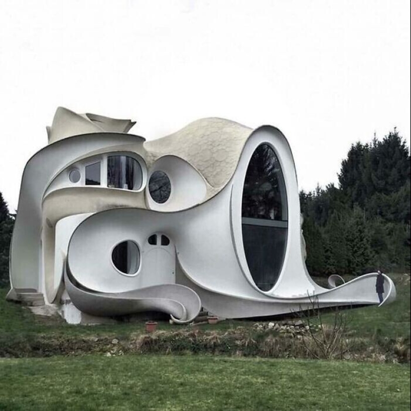 40 questionable architectural solutions that you can't take your eyes off