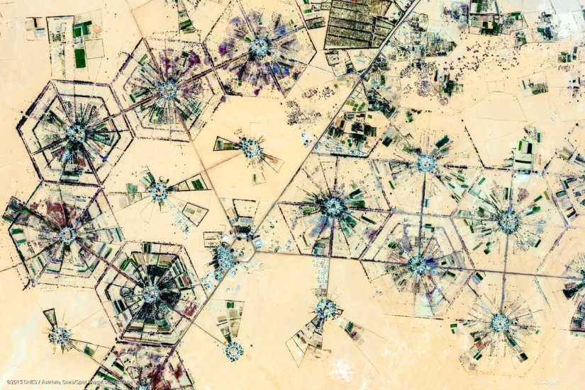 44 amazing abstract images from Google Earth