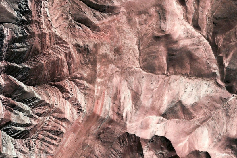 44 increíbles imágenes abstractas de Google Earth