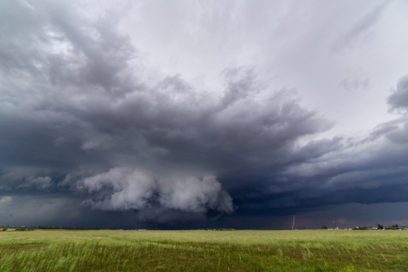 "45 000 kilómetros de la persecución": rampante elemento de los ojos de un Americano cazador de la tormenta