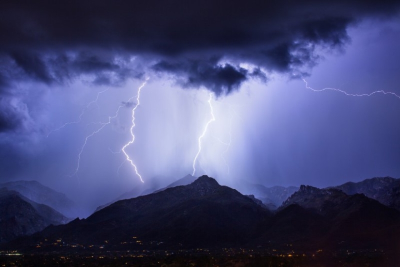 "45 000 kilómetros de la persecución": rampante elemento de los ojos de un Americano cazador de la tormenta