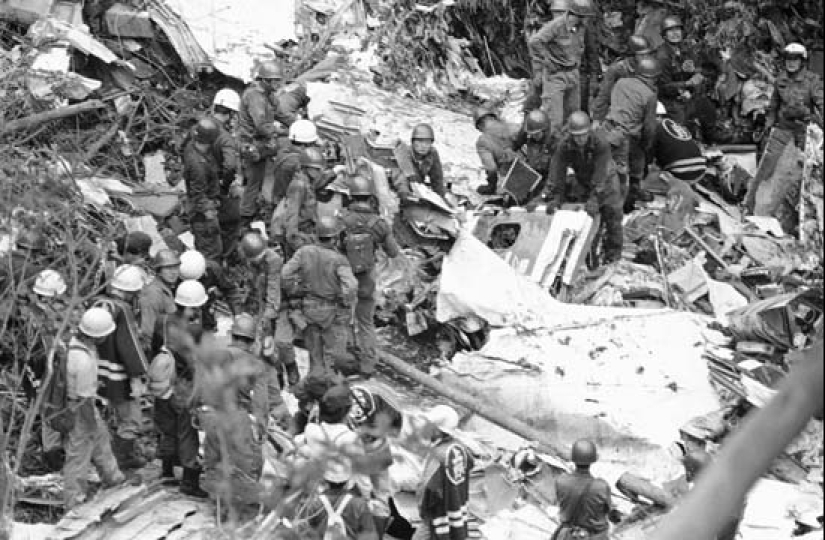 520 cadáveres, el pánico y el harakiri: la historia de una de las más horrible accidente de avión del siglo XX