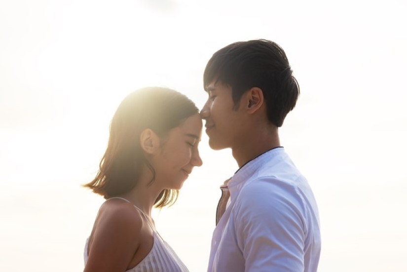 6 amazing kissing traditions from different parts of the world