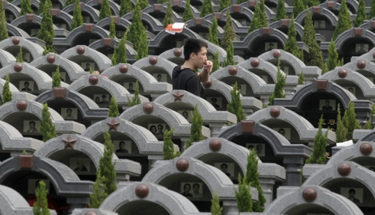 6 sad facts about funerals in China: the place in a million, rental graves and fashion for cremation