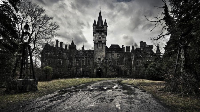 7 Stunning Abandoned Castles We Dream of Visiting