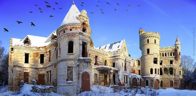 7 Stunning Abandoned Castles We Dream of Visiting