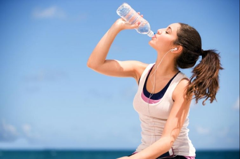 8 effective tips that will help you learn to drink more water