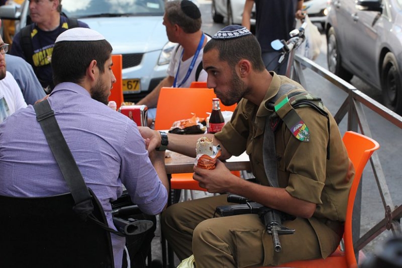 8 things strictly forbidden to IDF soldiers