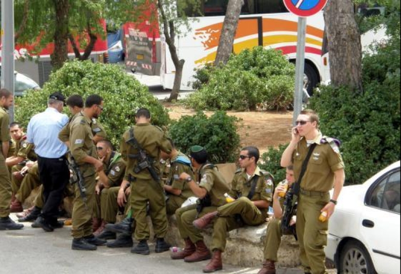 8 things strictly forbidden to IDF soldiers