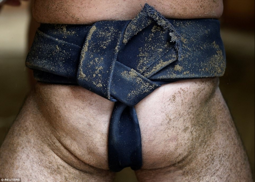 8.000 calorías al día y máscaras de oxígeno: cómo viven los luchadores de sumo