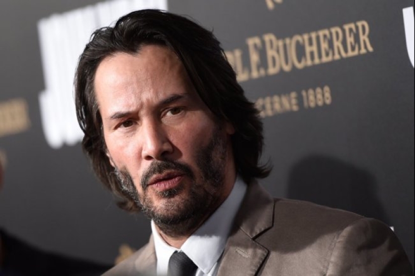 9 stars of show business, who never smile from Victoria Beckham to Keanu Reeves