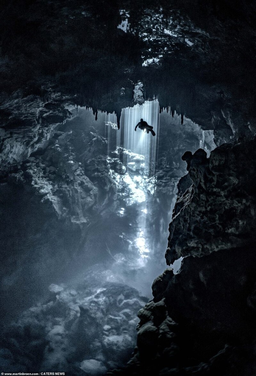 A diver risks his life making stunning images of underwater caves in Mexico