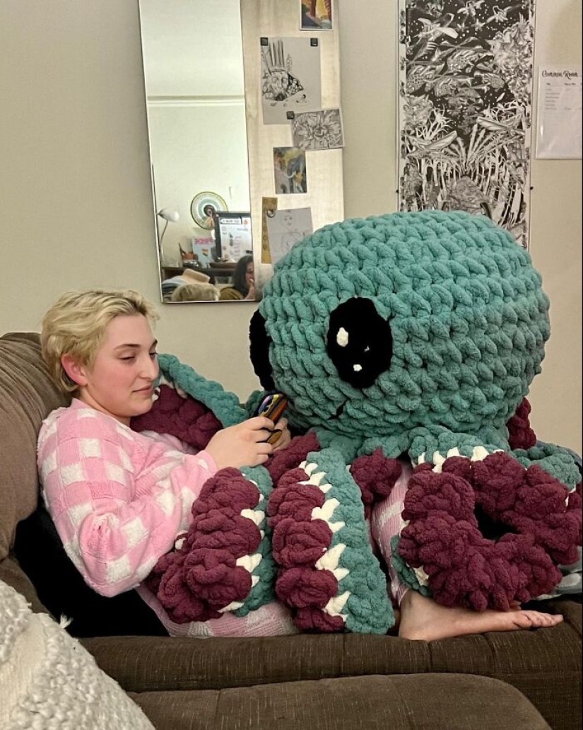 “A Dope Space For Crocheters”: 30 People Share Their Best Crochet Art