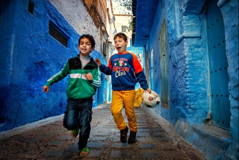 A Glimpse Into Different Cultures: 12 Captivating Photographs By Hamed AlGhanboosi