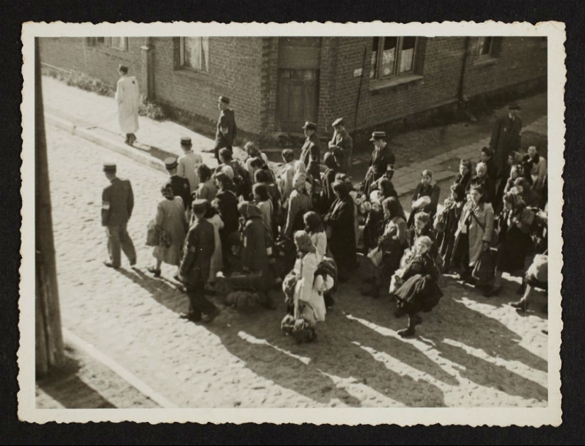 A Jewish photographer captured life in the ghetto in occupied Poland at his own risk.