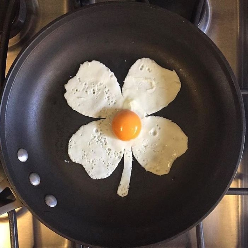 A Mexican woman creates works of art from banal fried eggs