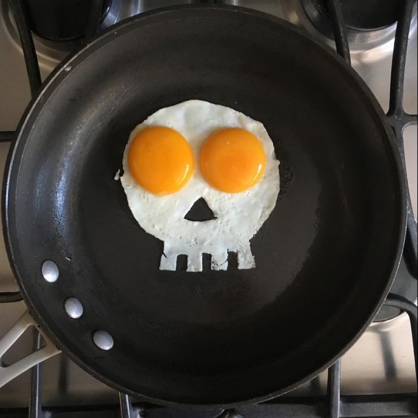 A Mexican woman creates works of art from banal fried eggs