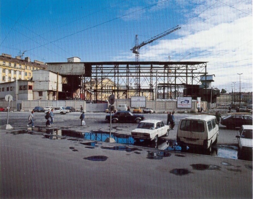 A pie, en San Petersburgo, 1993