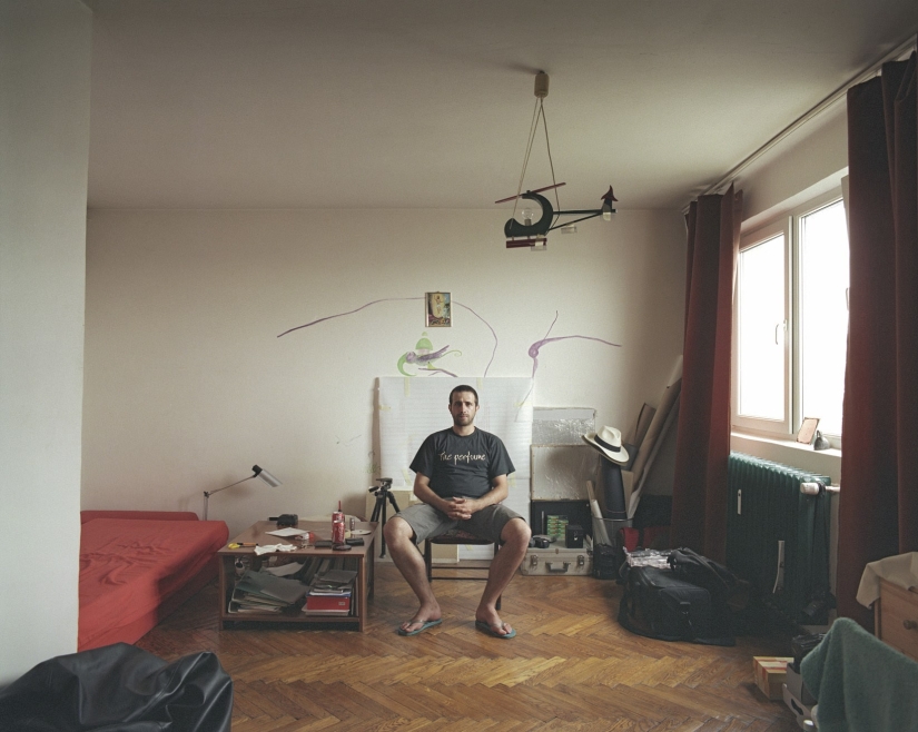 A Romanian photographer has shown how the same apartment layout looks like 10 different owners