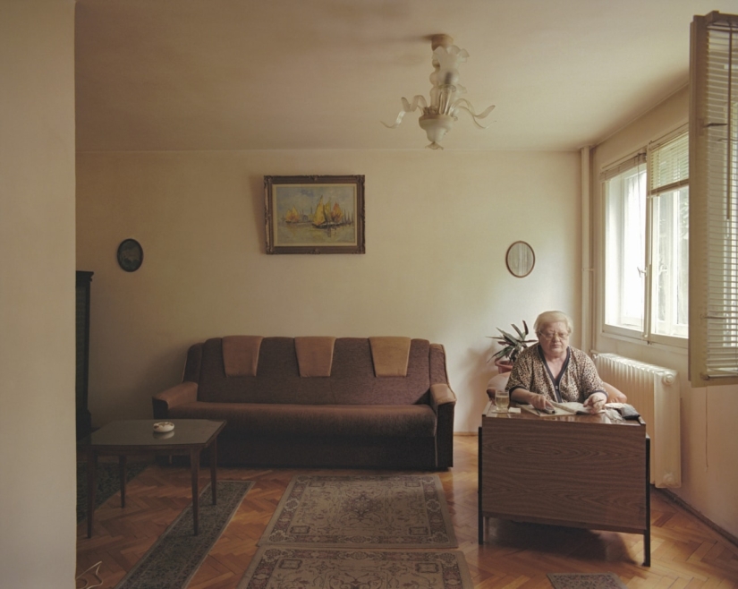 A Romanian photographer has shown how the same apartment layout looks like 10 different owners