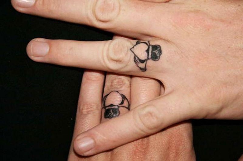 A tattoo instead of an engagement ring