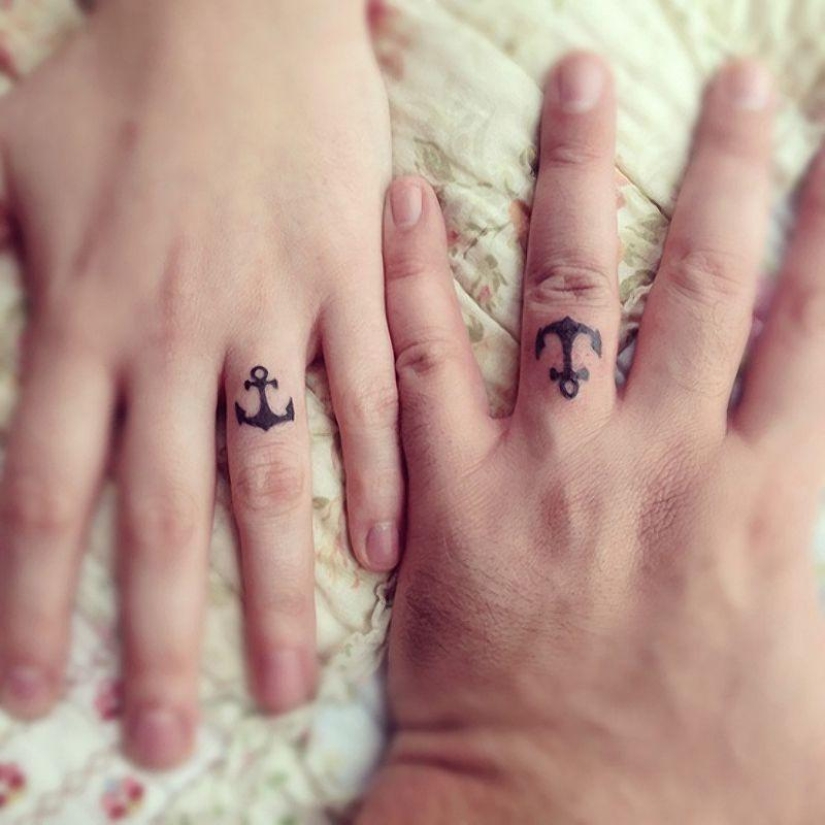 A tattoo instead of an engagement ring