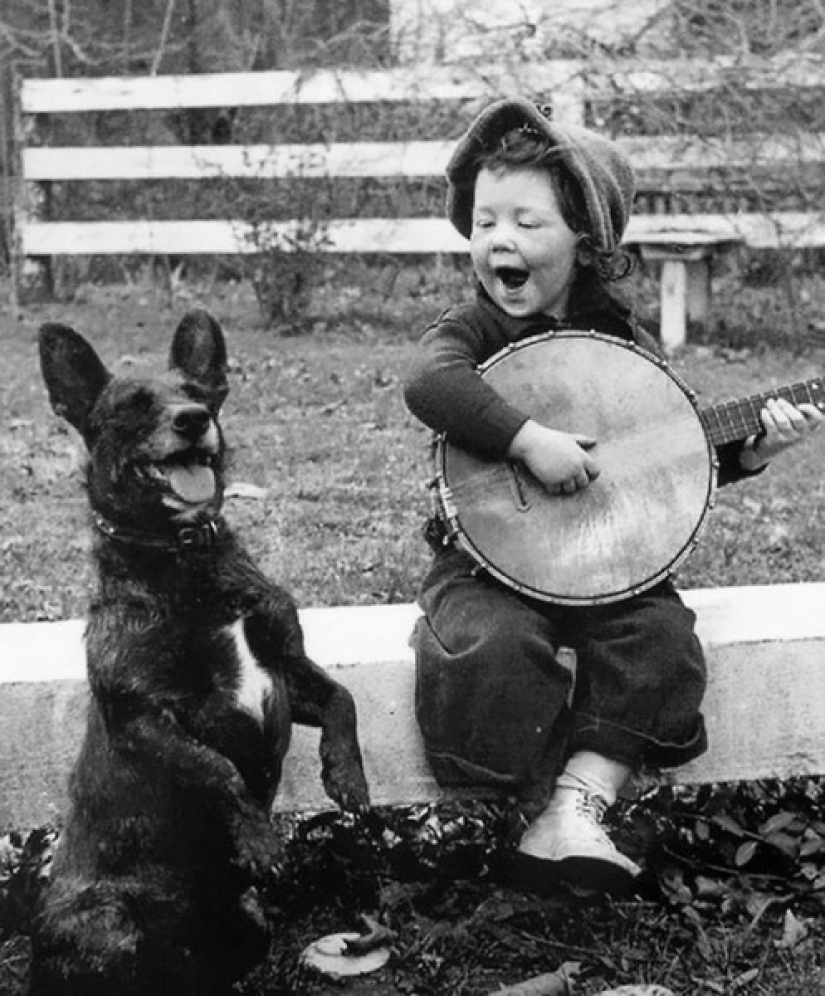 A time when there were no iPads yet, and children played outside.