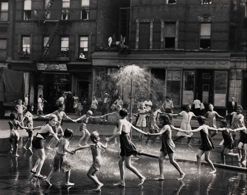 A time when there were no iPads yet, and children played outside.