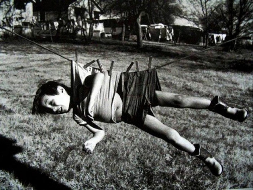 A time when there were no iPads yet, and children played outside.