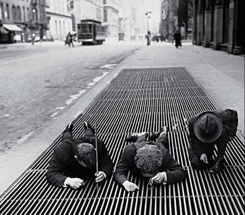 A time when there were no iPads yet, and children played outside.