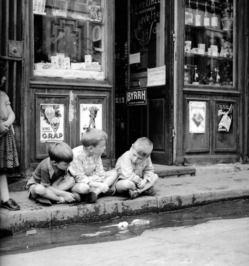 A time when there were no iPads yet, and children played outside.