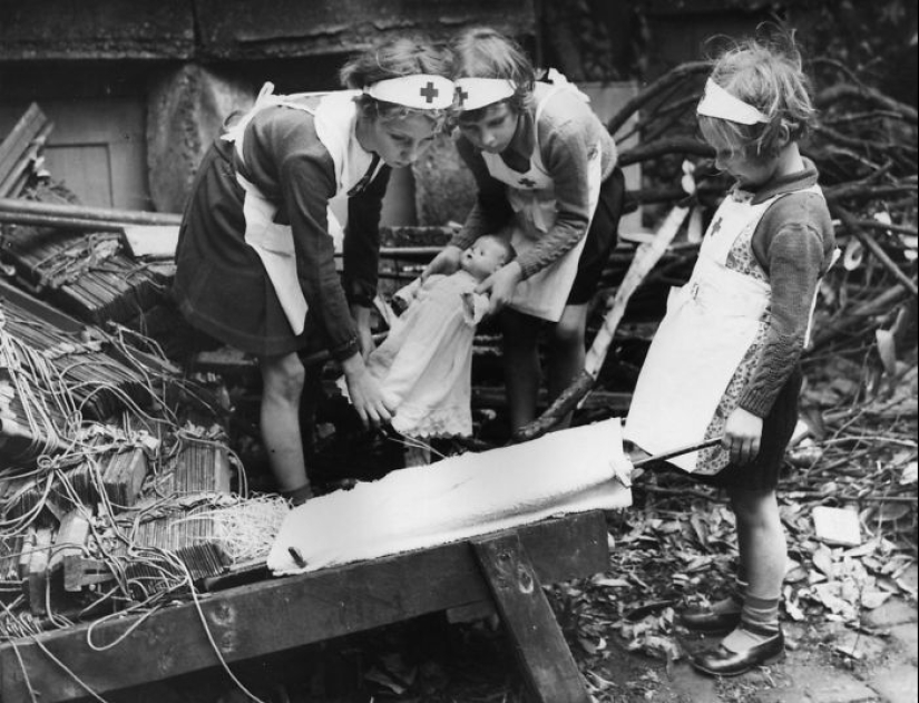 A time when there were no iPads yet, and children played outside.