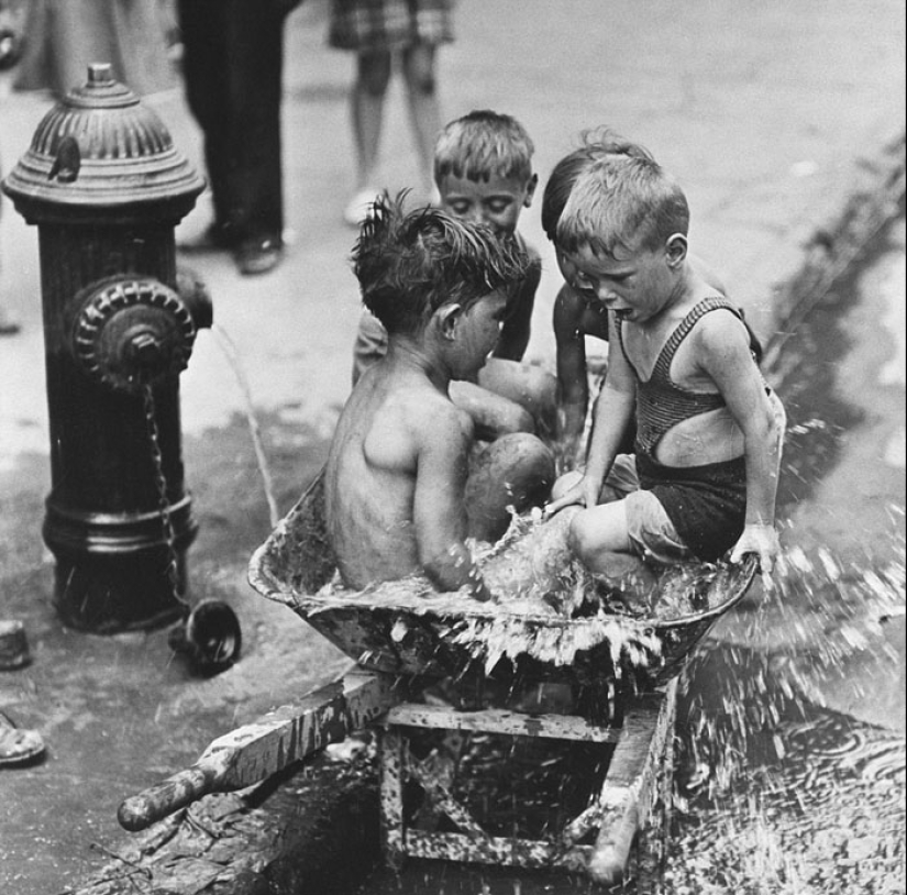 A time when there were no iPads yet, and children played outside.