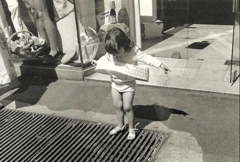 A time when there were no iPads yet, and children played outside.