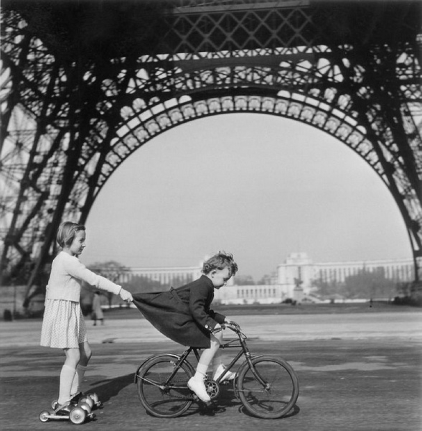 A time when there were no iPads yet, and children played outside.